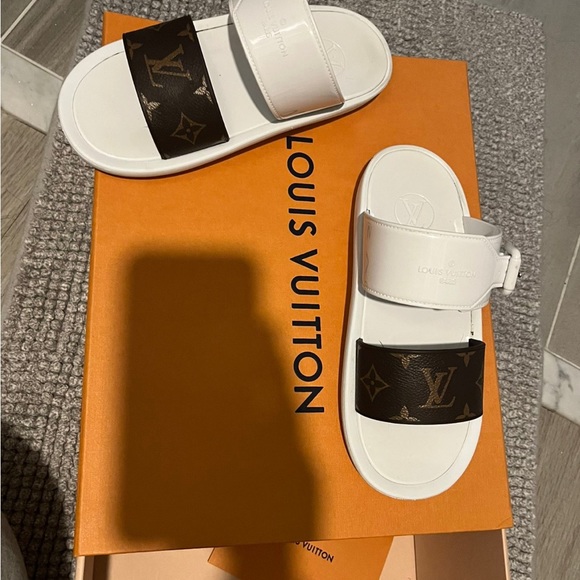 Louis Vuitton Sandals |SLIDES Authentic - Picture 3 of 12